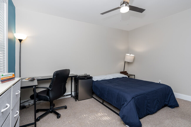 Foto del edificio - 1467 Highland St