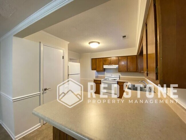Building Photo - 2 Bedroom, 1 Bath - House