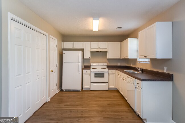 Building Photo - 245 Coral Cir