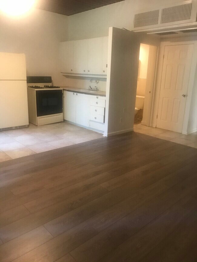 200 E Algonquin Rd Unit 200, Algonquin, IL 60102 Apartments in