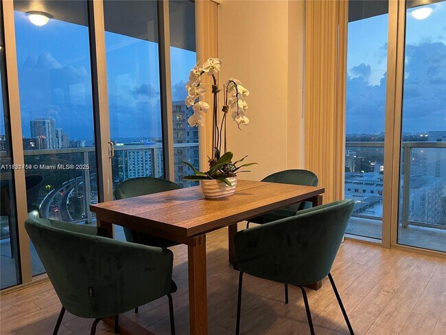 Foto del edificio - 79 SW 12th St