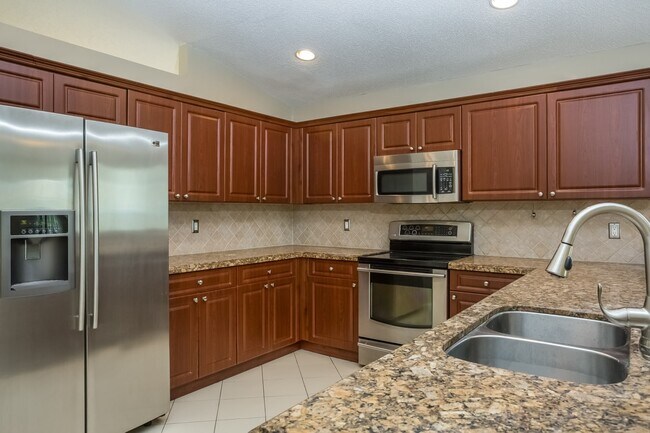 Building Photo - 6168 Lansdowne Cir