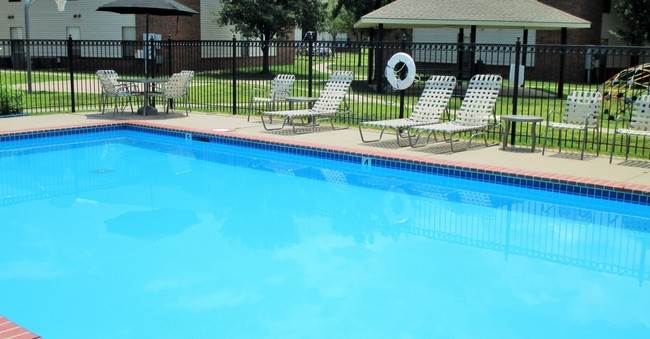 Swimming Pool - Meadow Walk