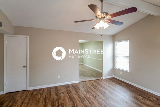 Building Photo - 3 Bedroom Pet-Friendly Home in Memphis, TN with Main Street Renewal