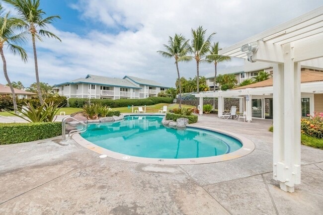 Building Photo - 2 bedroom 2 bath furnished upstairs condo ...