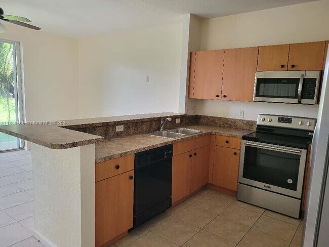 Foto del edificio - 8223 SW 27th St