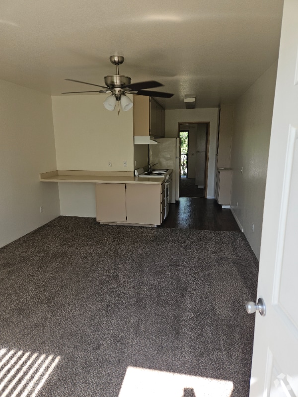 Building Photo - 1141 Persimmon Ave