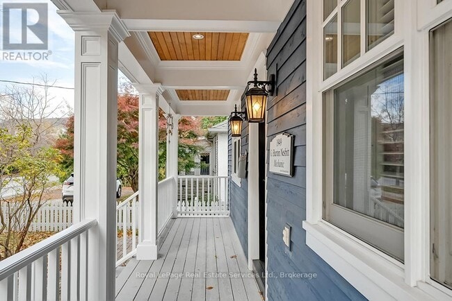 Photo du bâtiment - 411 Trafalgar Rd