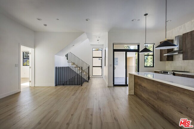 Foto del edificio - 2651 Vineyard Ave