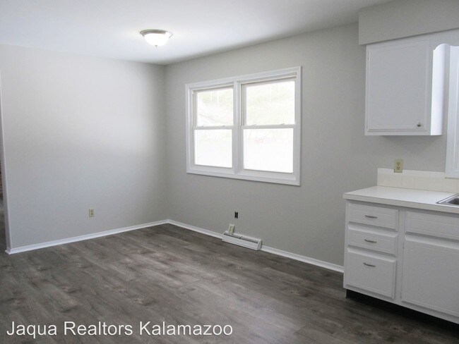 Building Photo - 3 br, 2 bath House - 1408 Romence Rd.