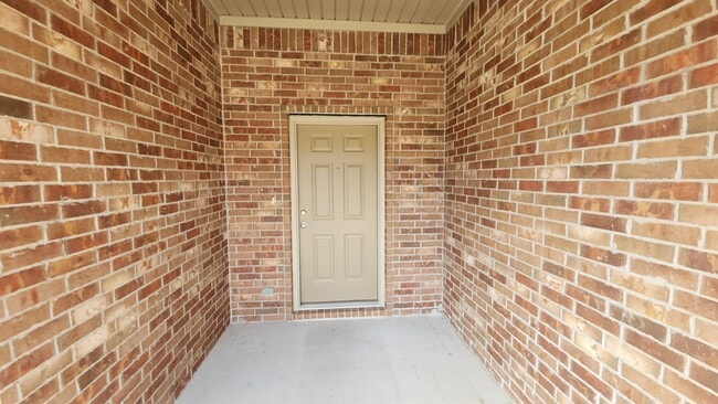 Building Photo - 2002 S Frankfort Ave