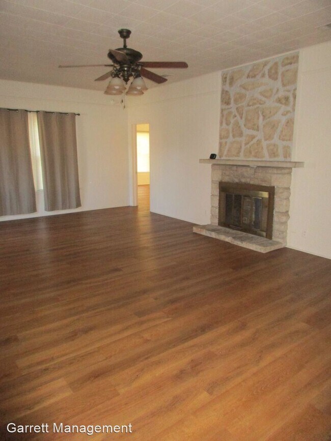 Building Photo - 1 br, 1 bath House - 704 S Spring