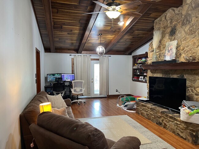 Building Photo - 315 Dogwood Blvd