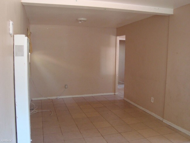 Building Photo - 194 N Mayflower St