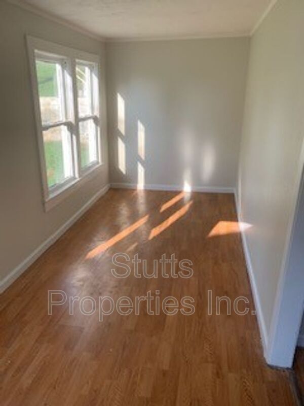 Building Photo - 1217 E Reeder St