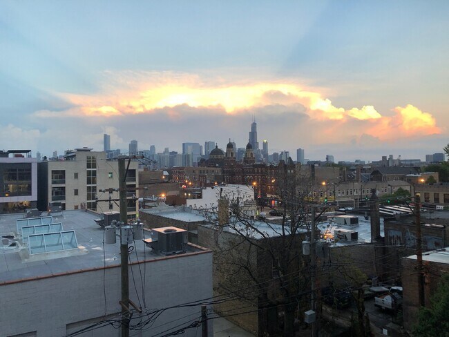 Foto del edificio - 823 N Marshfield Ave