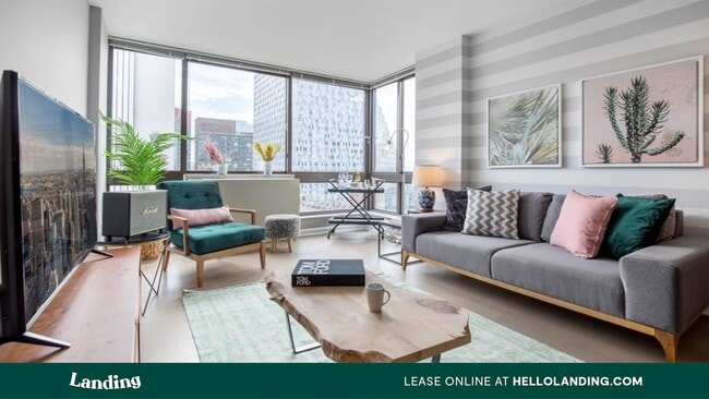 Building Photo - 500 W 56th St