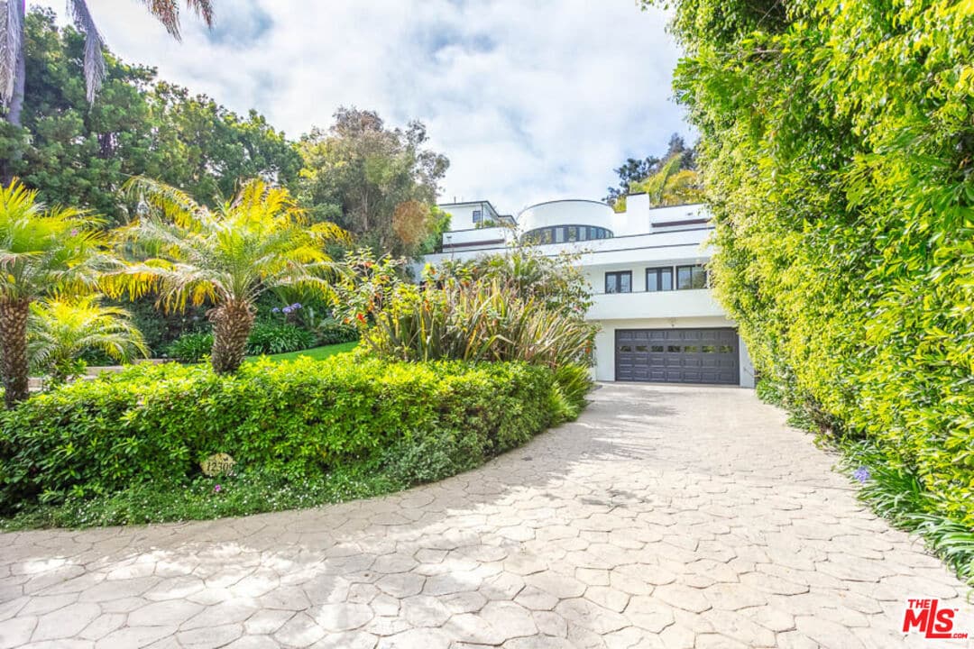 Foto principal - 12309 W Sunset Blvd