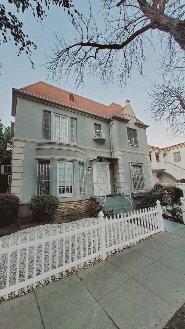 Front Upper Apt - 6237 Orange St
