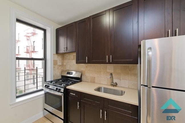 Building Photo - 38 Saint Pauls Pl