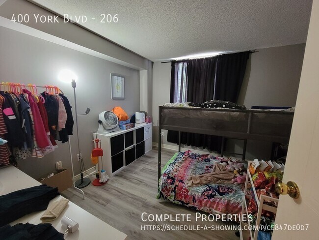Photo du bâtiment - 2 Bedroom Open Concept Condo in Excellent ...