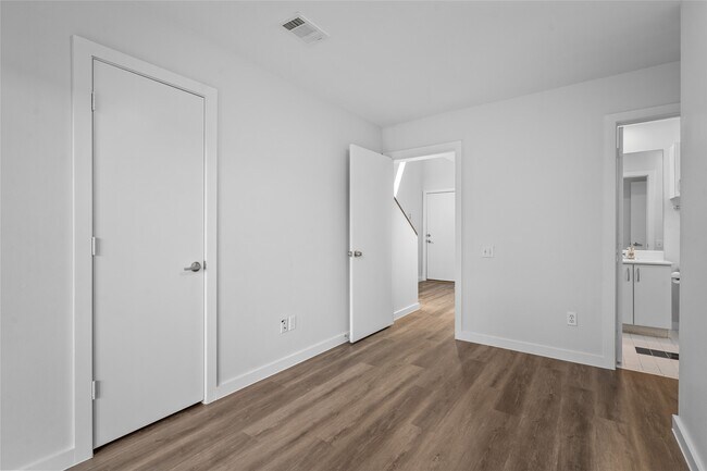 Building Photo - 811 Robin St