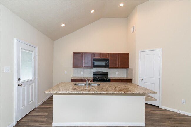 Building Photo - 9522 Yellow Rose Dr