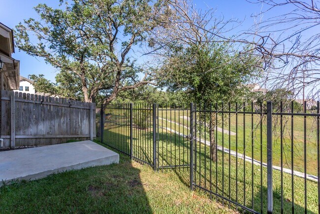 Foto del edificio - 2214 S Lakeline Blvd