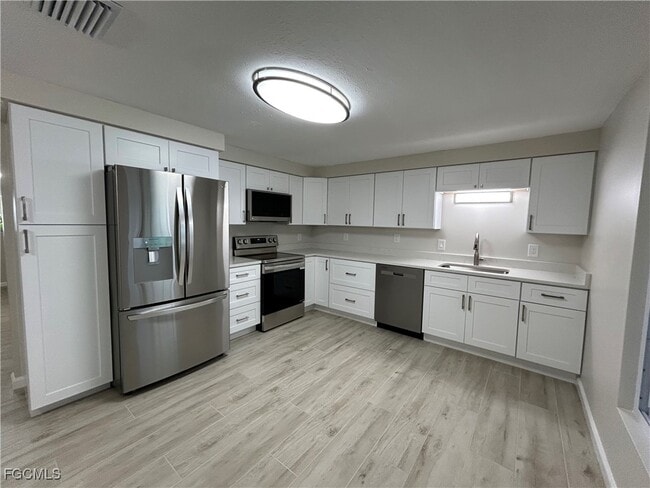 Building Photo - 6128 Cocos Dr