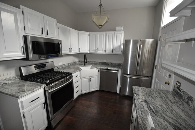 Kitchen - 941 W Altgeld St
