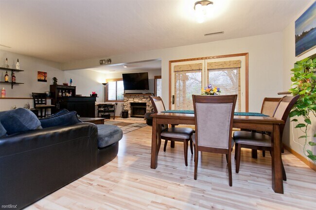 Building Photo - 2 br, 1 bath Condo - 1705 Lynncrest Dr Apt...