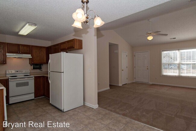 Building Photo - 3 br, 2 bath House - 212 Birch Creek Drive