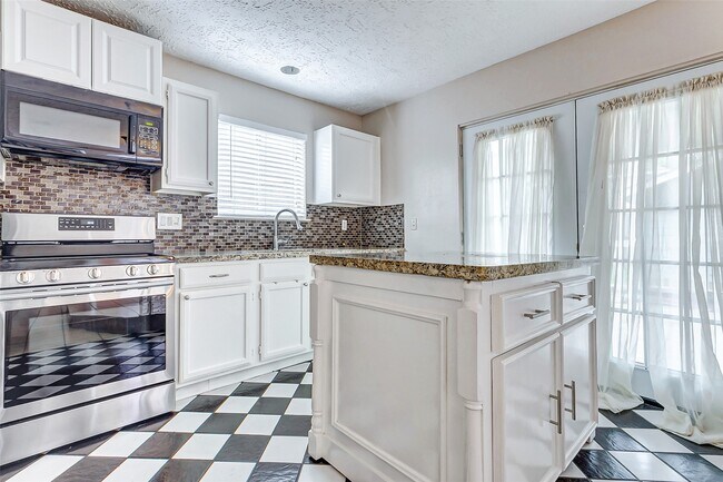 Foto del edificio - 20218 White Poplar Dr