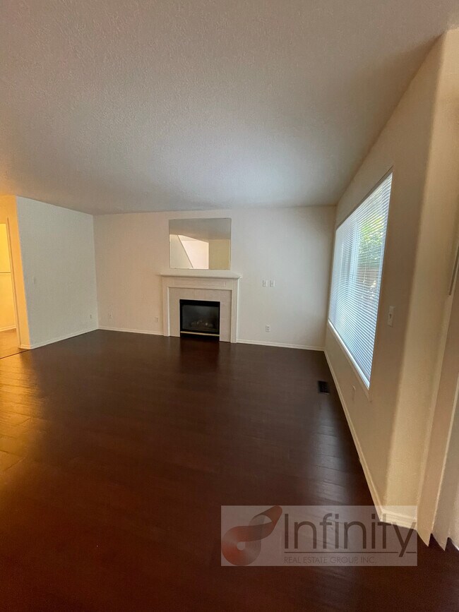 Building Photo - 23984 SW Shady Grove Dr