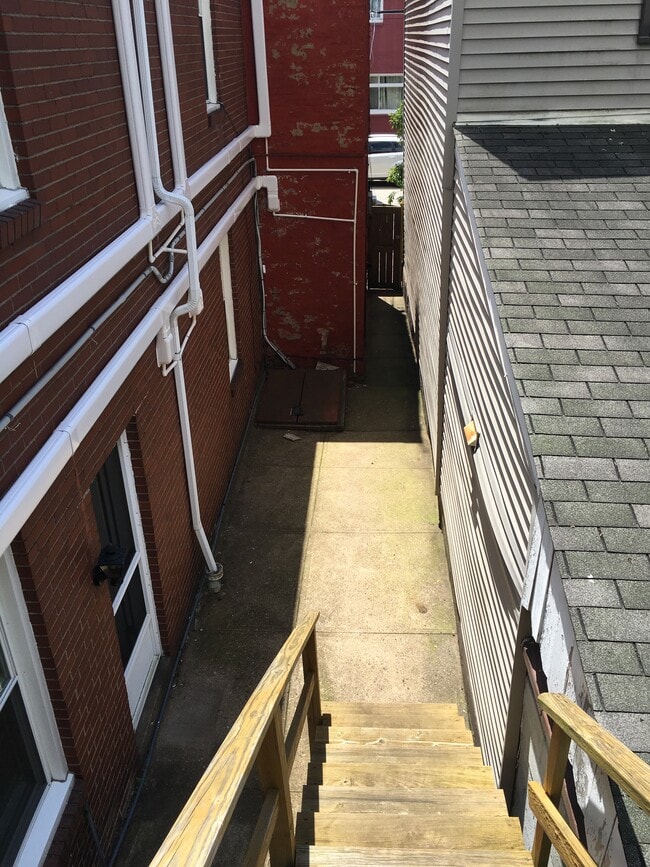 Patio - 1713 Sidney St