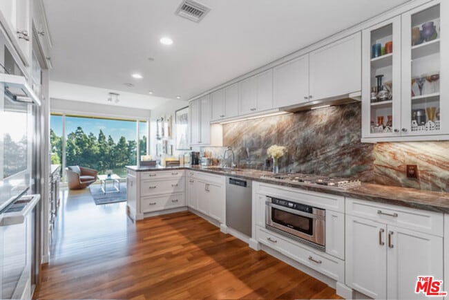 Building Photo - 1 W Century Dr