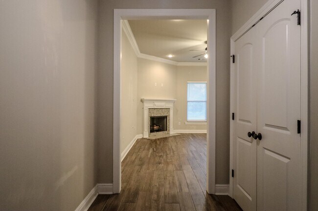 Foto del edificio - 4401 Sweetgum Dr