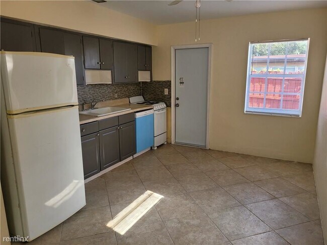 Foto del edificio - 2 br, 3 bath House - 1213 SW 3rd Ave # 1213
