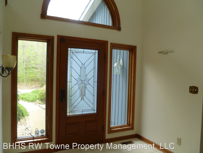 Building Photo - 3 br, 2.5 bath House - 15625 River Bend Trail