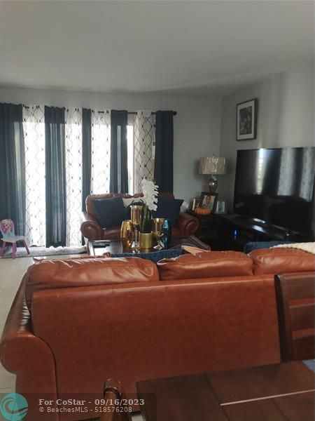 Foto del edificio - 3396 Foxcroft Rd