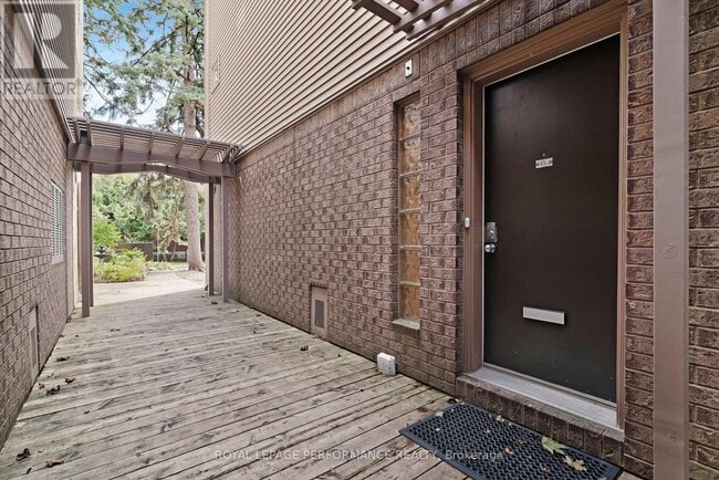 Building Photo - 243 Sunnyside Ave