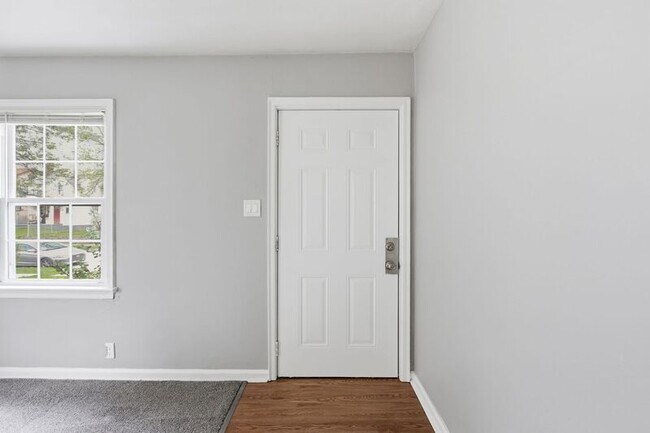 Building Photo - 737 E Mithoff St