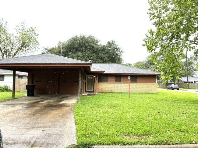Building Photo - 1619 Ave G