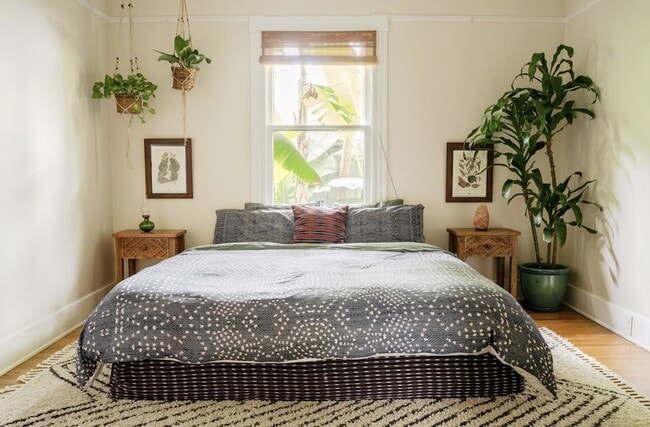 Foto del edificio - 1608 Bath St