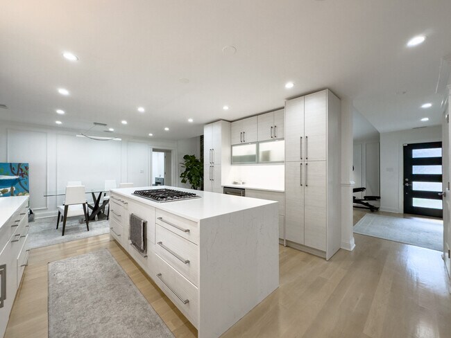 Foto del edificio - 6609 N Kenton Ave