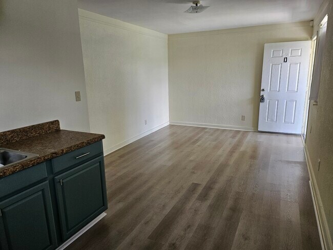 Foto del edificio - 2119 Mount Herman St