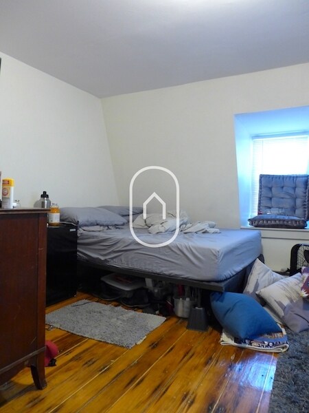 Building Photo - 44 Linwood St