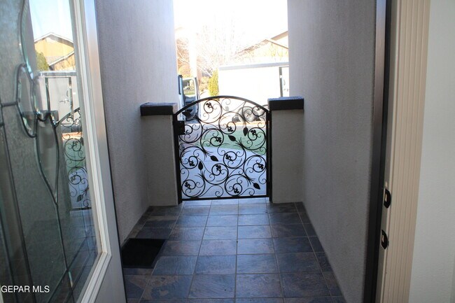 Building Photo - 3060 Cascade Point