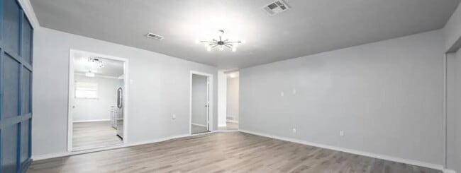 Building Photo - 1804 Miles St
