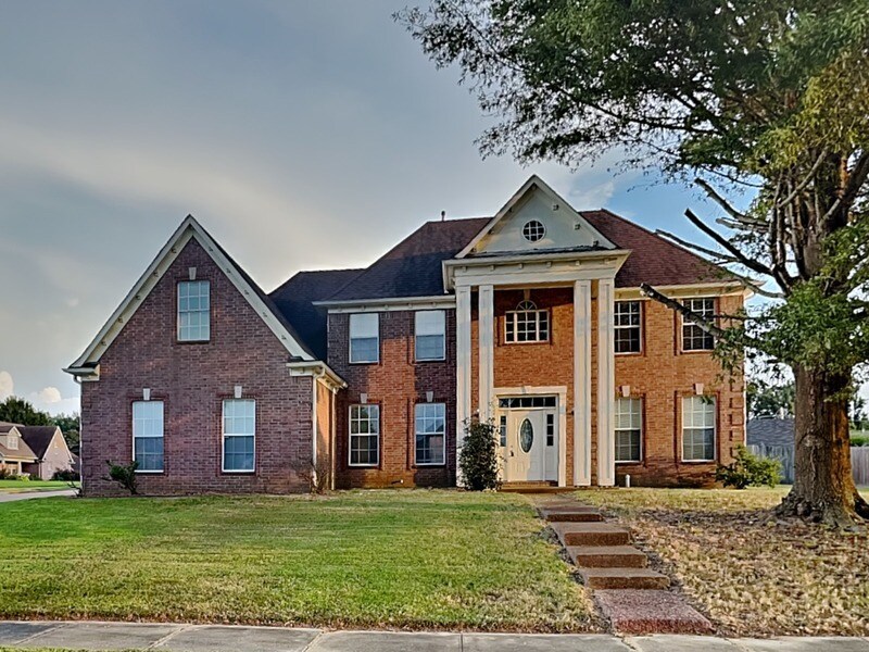 Foto principal - 8165 Fallen Bridge Ln